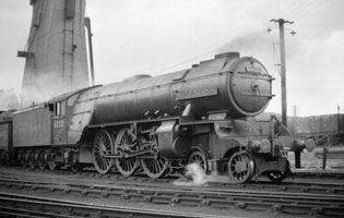 Ex-LNER-loco-60501-Cock-o'-the-North-at-Ferryhill-in-1948